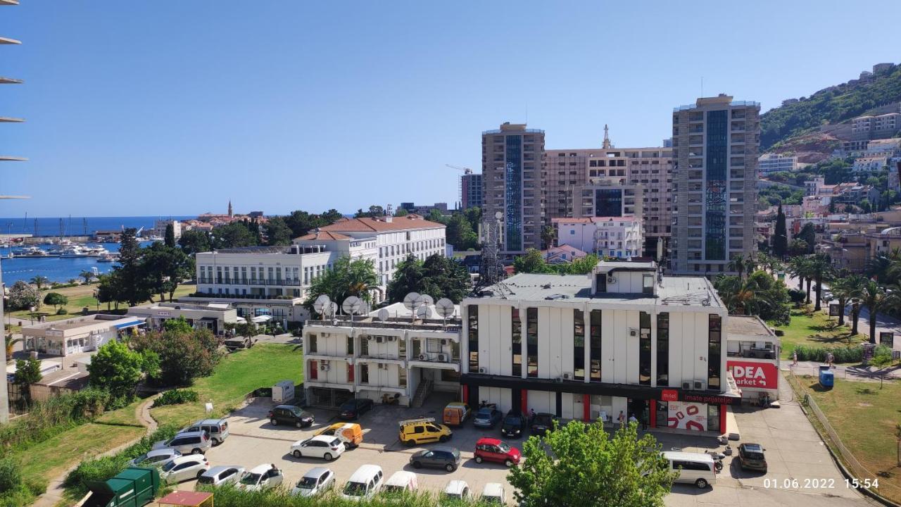 בודווה Apartments Lora In Apart-Hotel מראה חיצוני תמונה