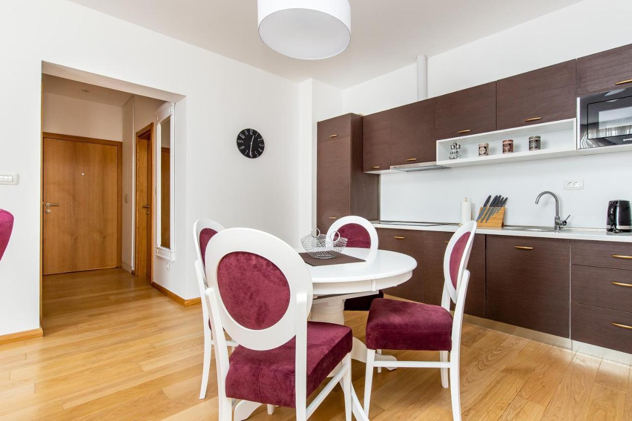 בודווה Apartments Lora In Apart-Hotel מראה חיצוני תמונה