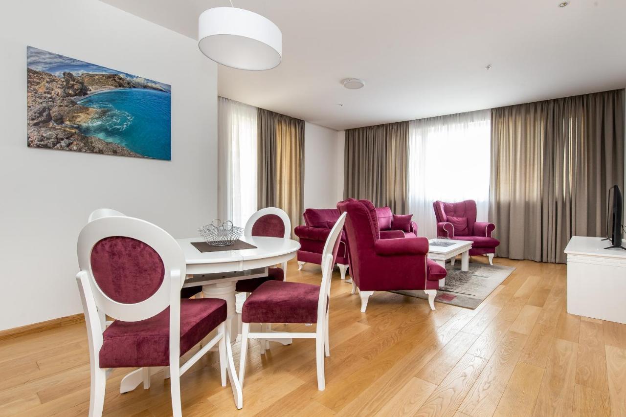 בודווה Apartments Lora In Apart-Hotel מראה חיצוני תמונה