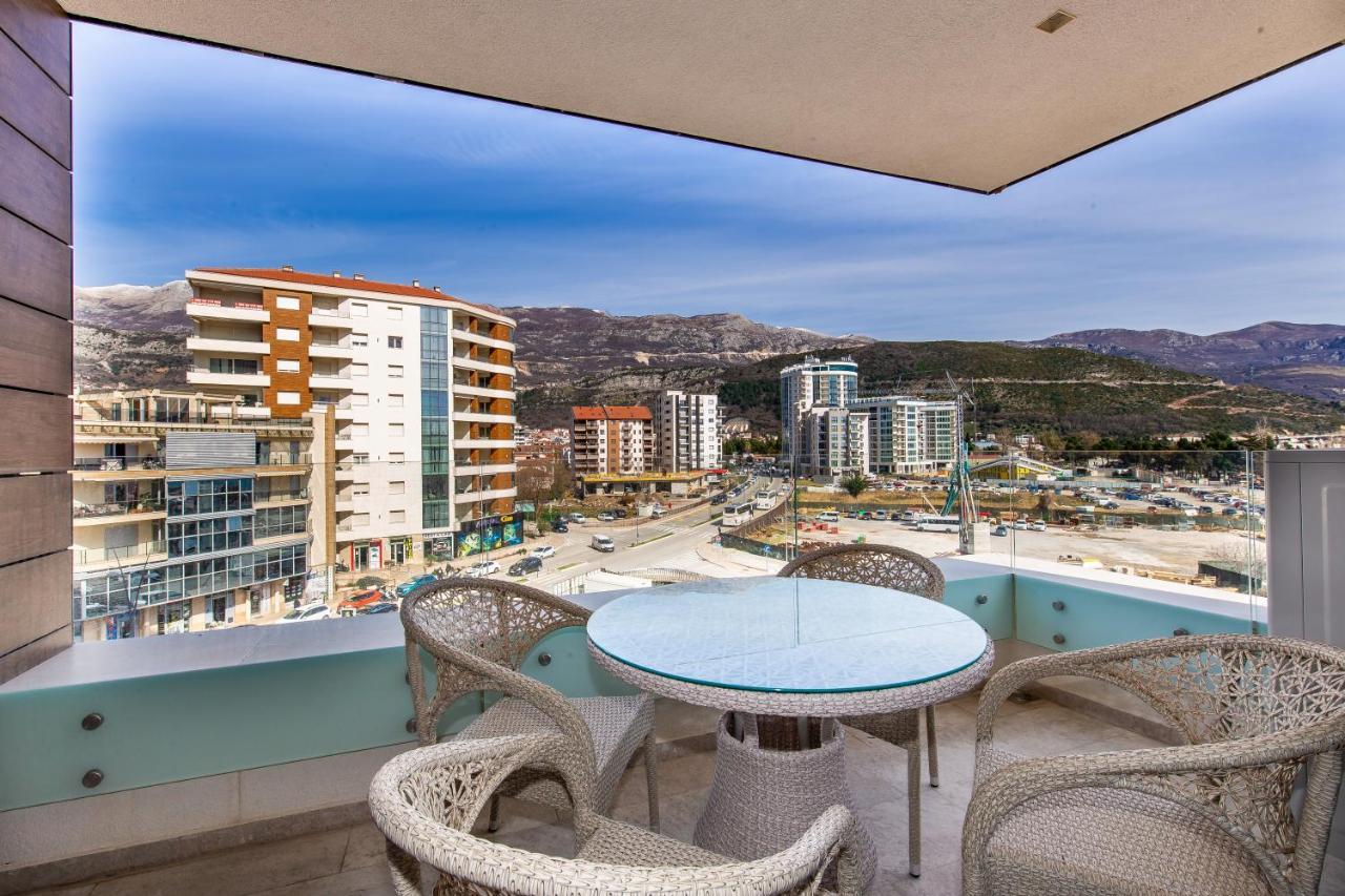 בודווה Apartments Lora In Apart-Hotel מראה חיצוני תמונה