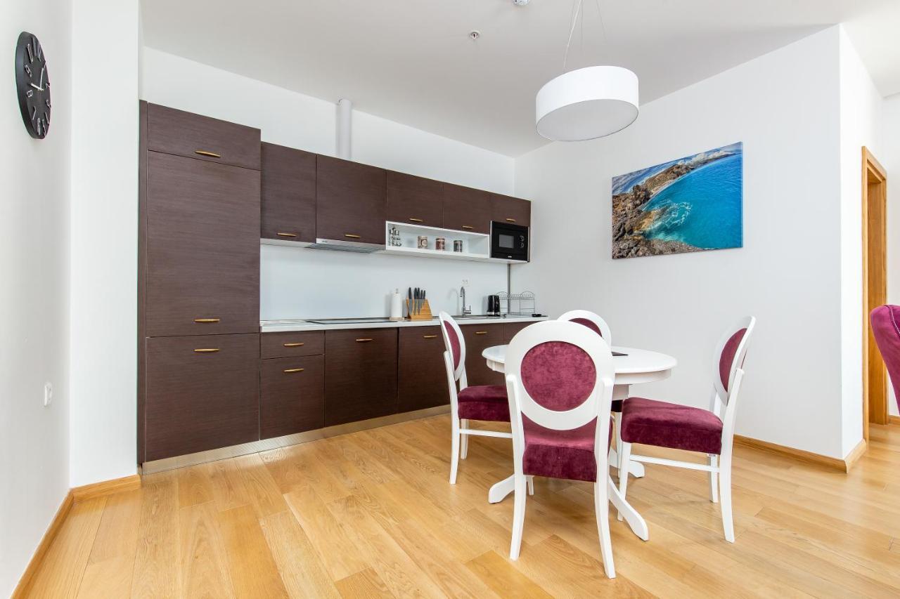 בודווה Apartments Lora In Apart-Hotel מראה חיצוני תמונה