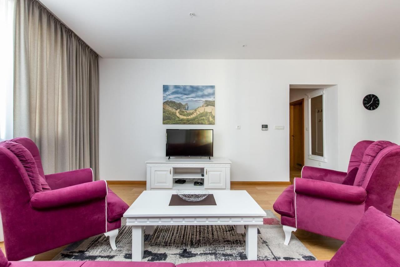 בודווה Apartments Lora In Apart-Hotel מראה חיצוני תמונה