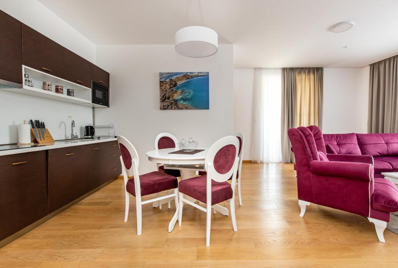 בודווה Apartments Lora In Apart-Hotel מראה חיצוני תמונה