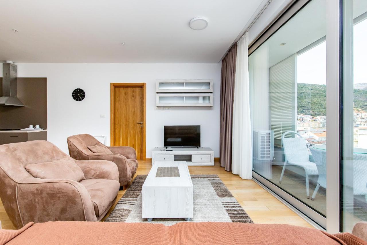 בודווה Apartments Lora In Apart-Hotel מראה חיצוני תמונה