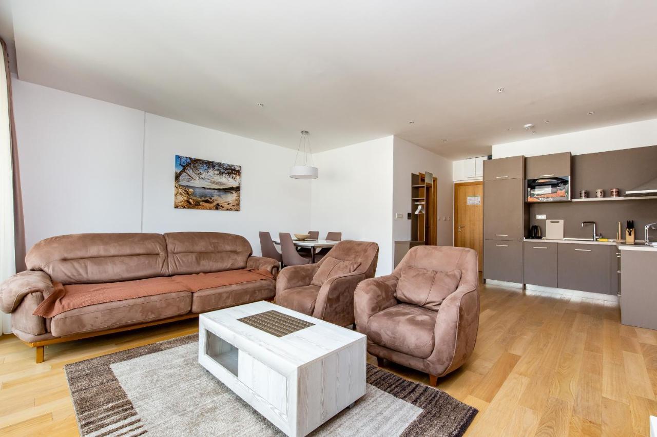 בודווה Apartments Lora In Apart-Hotel מראה חיצוני תמונה
