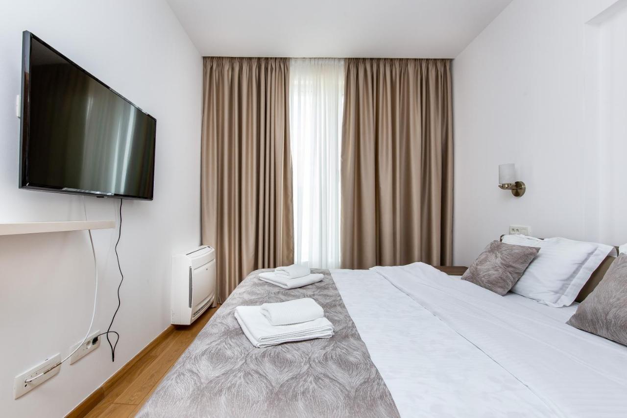בודווה Apartments Lora In Apart-Hotel מראה חיצוני תמונה