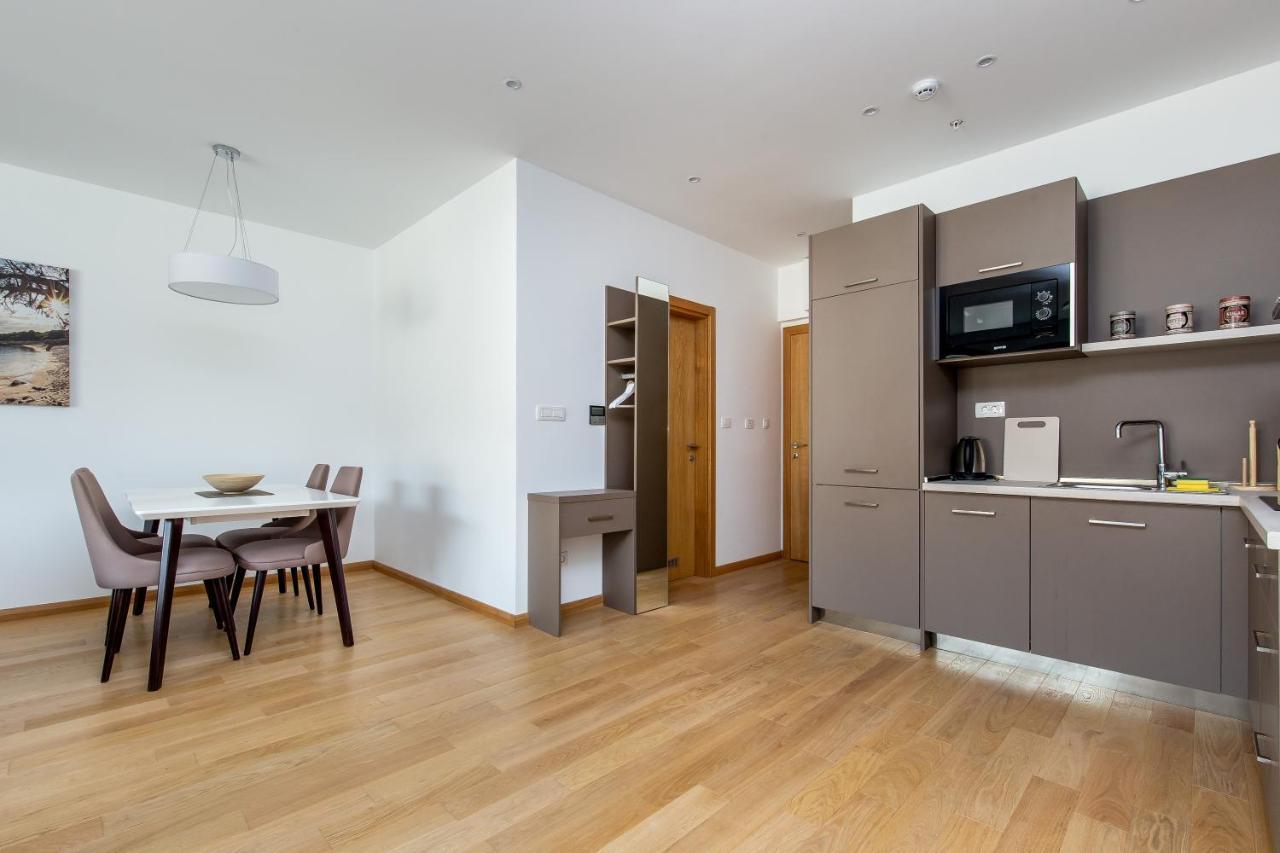 בודווה Apartments Lora In Apart-Hotel מראה חיצוני תמונה