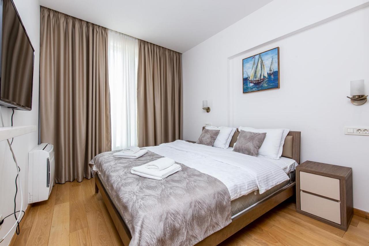 בודווה Apartments Lora In Apart-Hotel מראה חיצוני תמונה