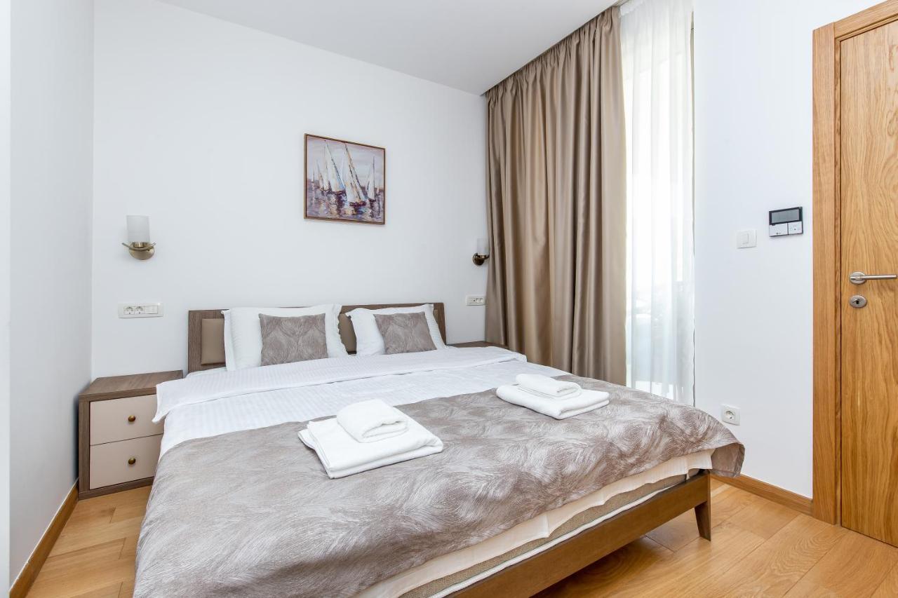 בודווה Apartments Lora In Apart-Hotel מראה חיצוני תמונה