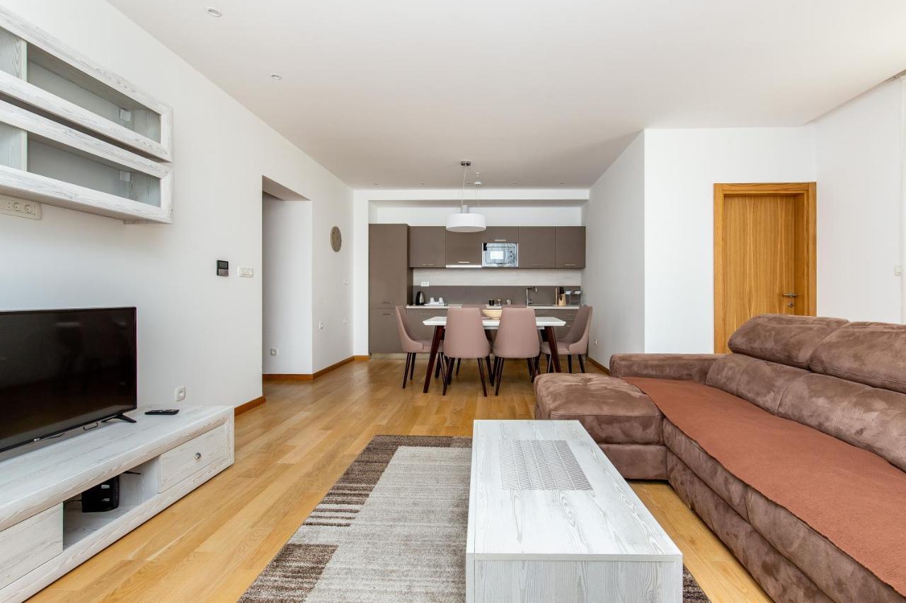 בודווה Apartments Lora In Apart-Hotel מראה חיצוני תמונה