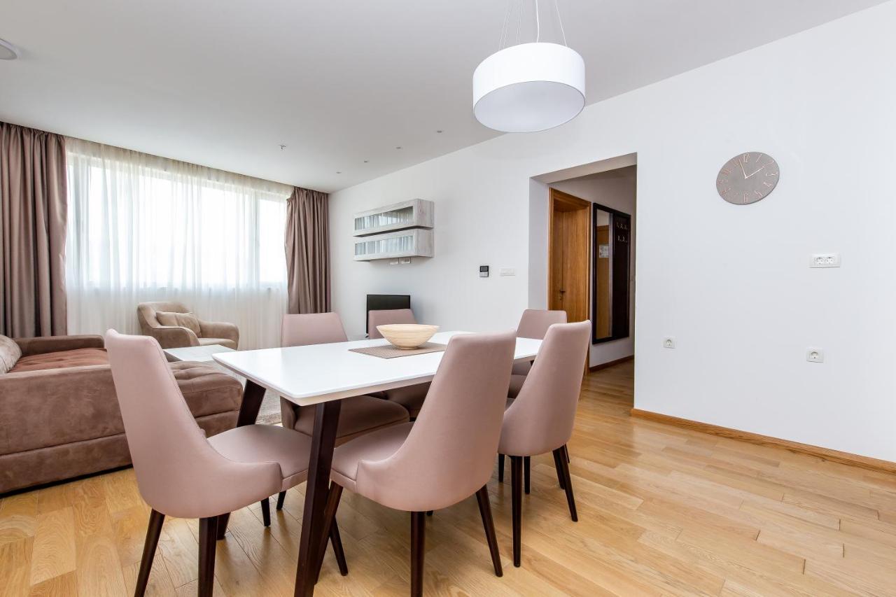 בודווה Apartments Lora In Apart-Hotel מראה חיצוני תמונה