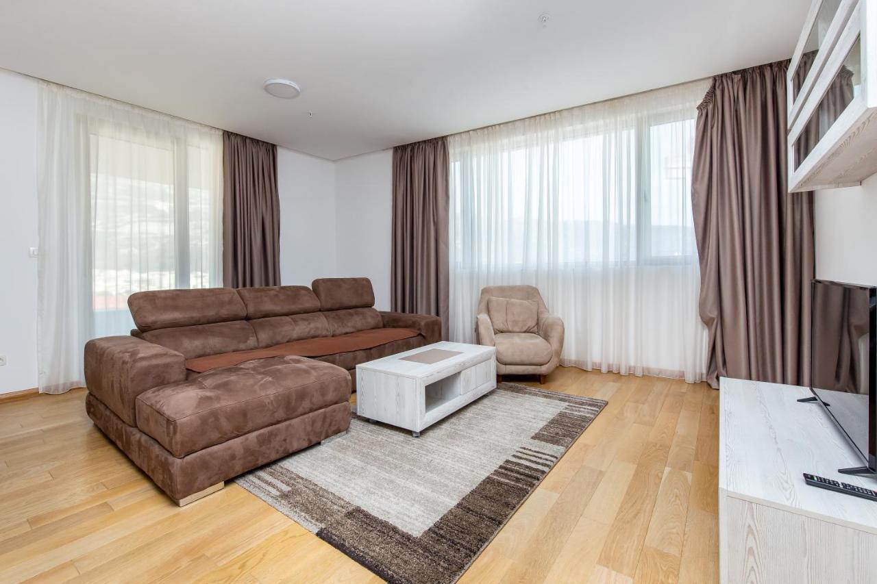 בודווה Apartments Lora In Apart-Hotel מראה חיצוני תמונה