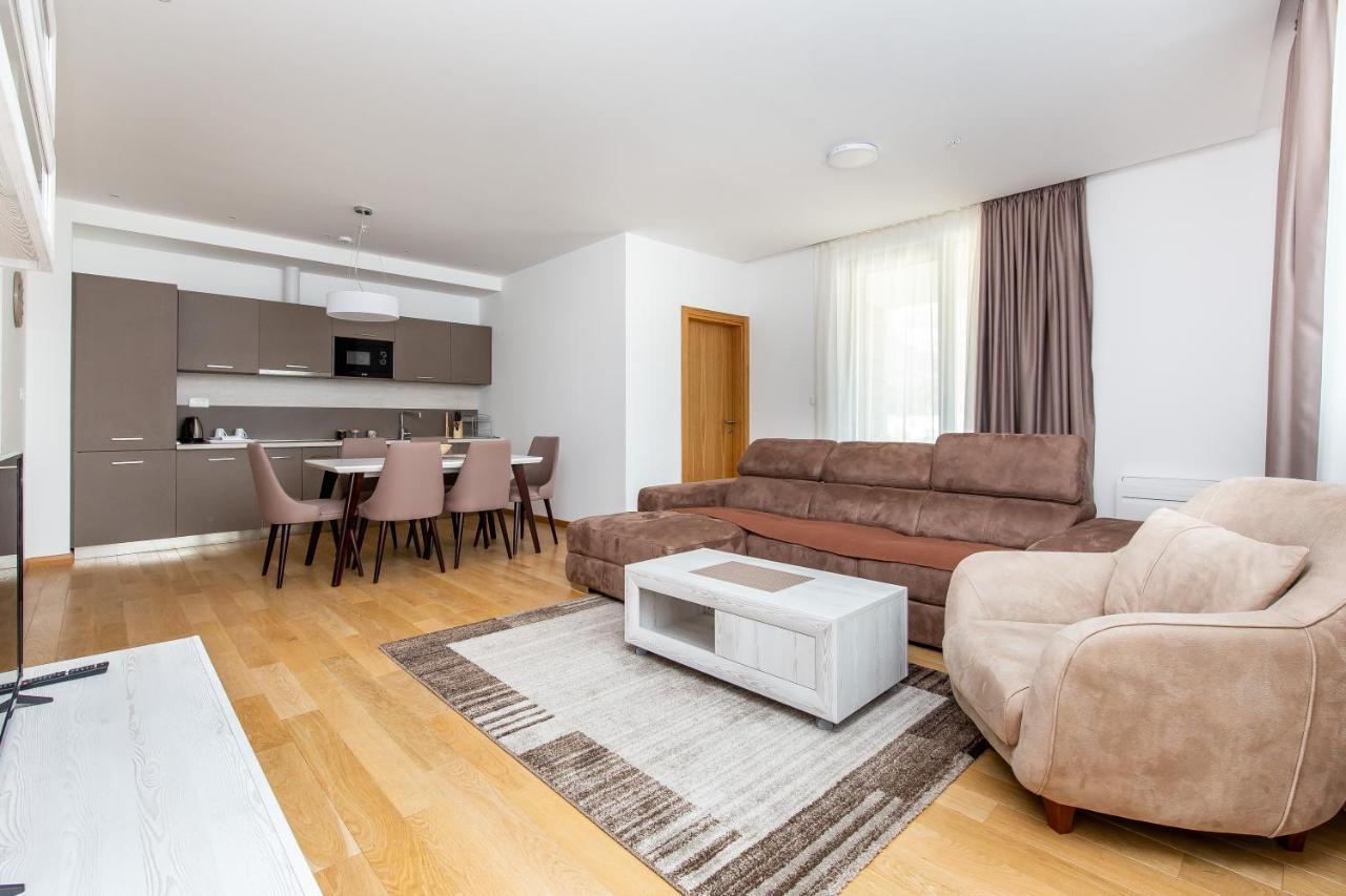 בודווה Apartments Lora In Apart-Hotel מראה חיצוני תמונה