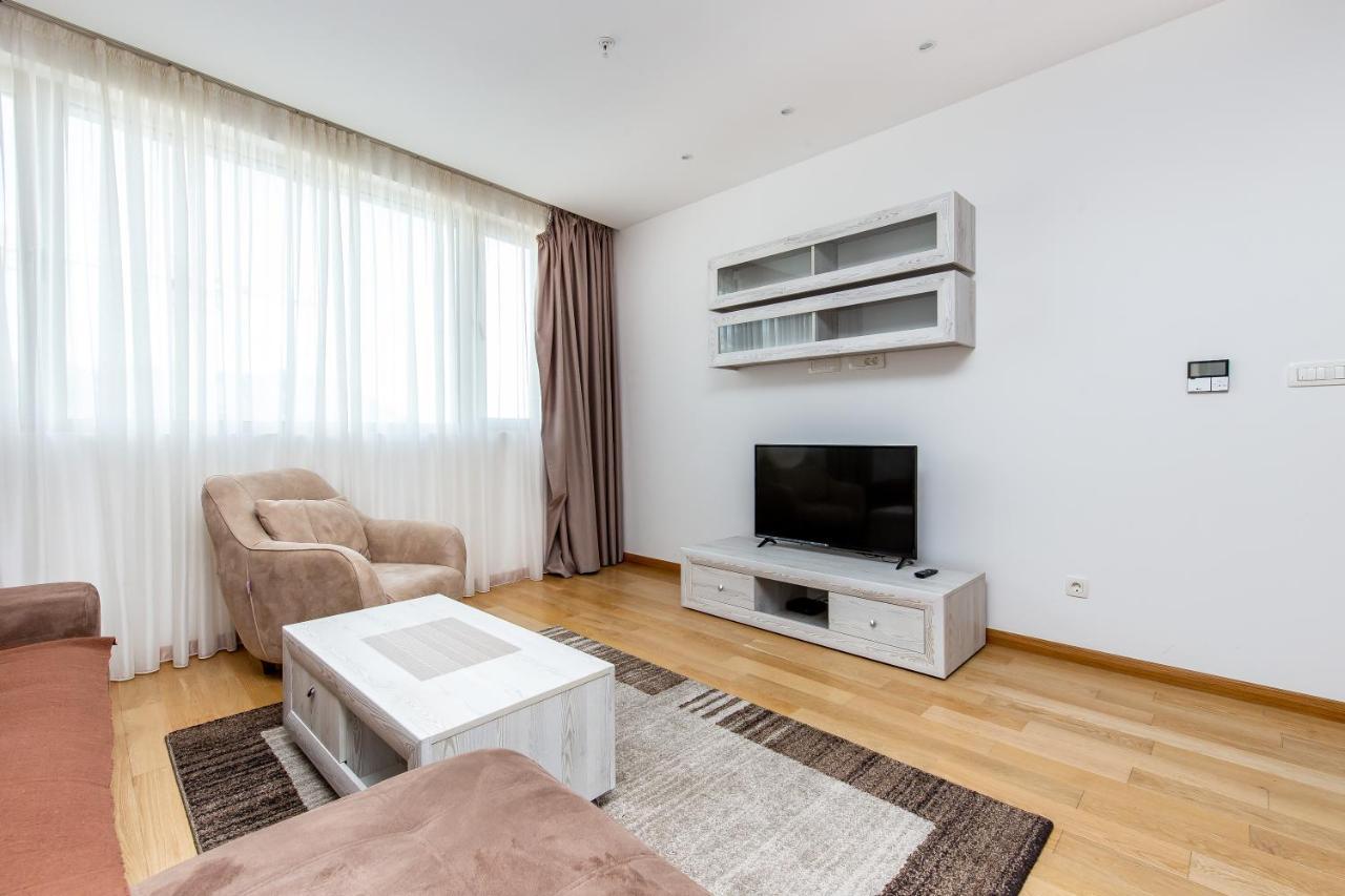 בודווה Apartments Lora In Apart-Hotel מראה חיצוני תמונה