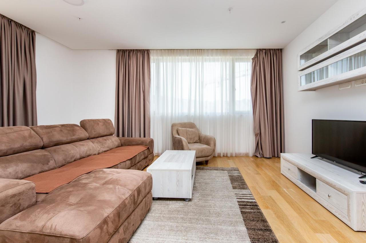 בודווה Apartments Lora In Apart-Hotel מראה חיצוני תמונה