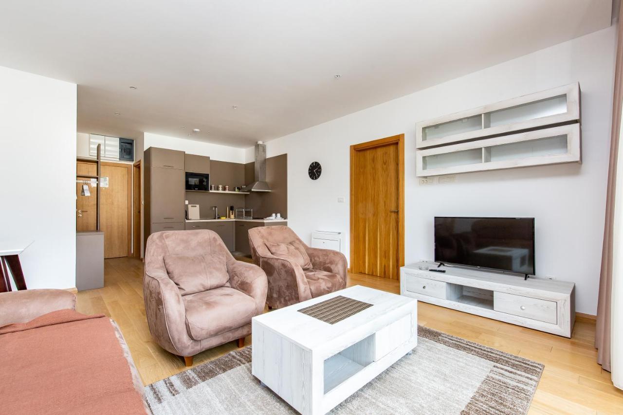 בודווה Apartments Lora In Apart-Hotel מראה חיצוני תמונה