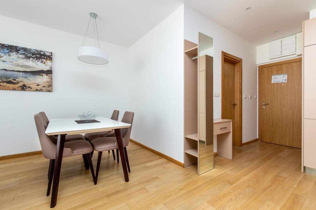 בודווה Apartments Lora In Apart-Hotel מראה חיצוני תמונה