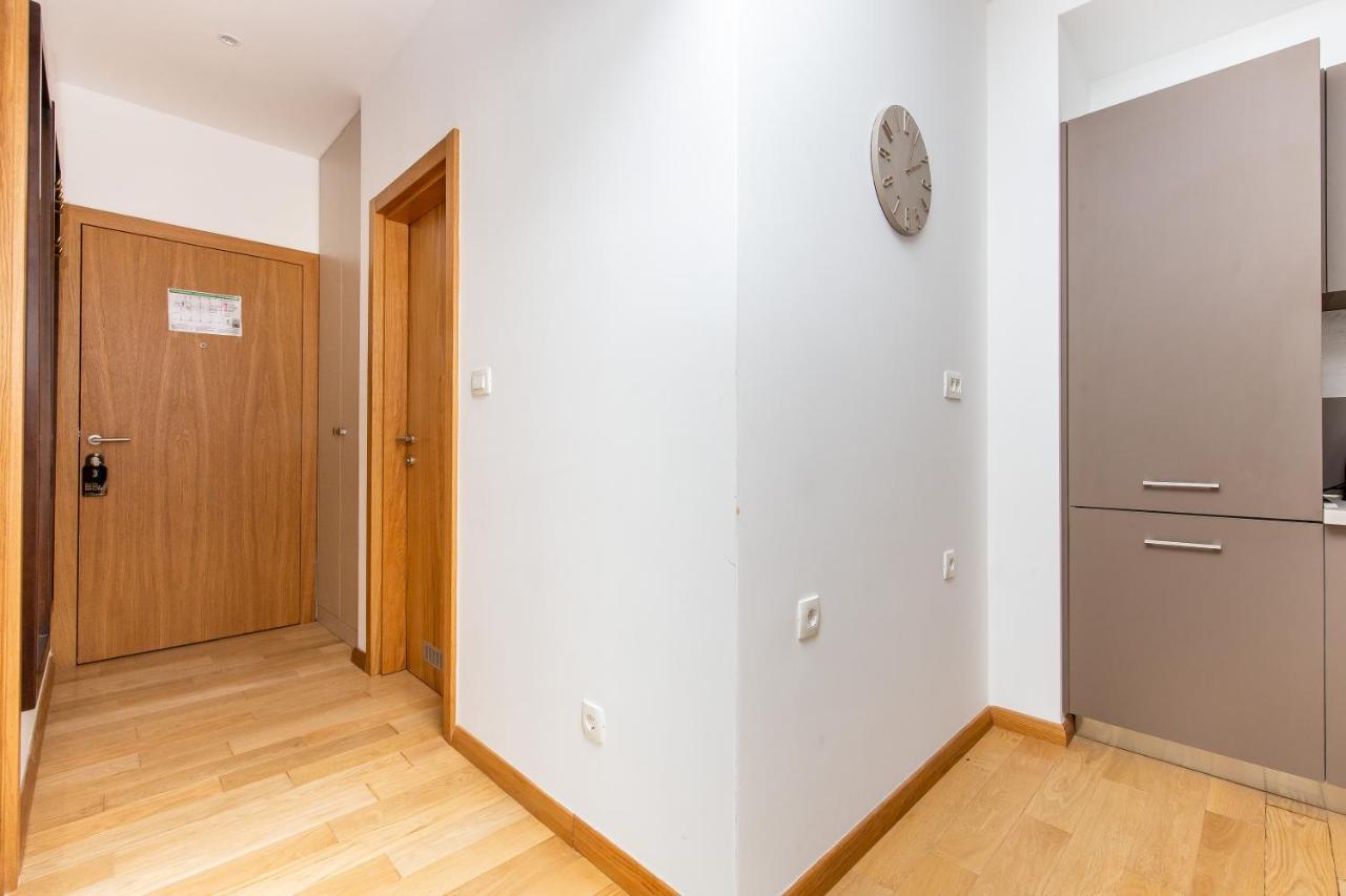 בודווה Apartments Lora In Apart-Hotel מראה חיצוני תמונה