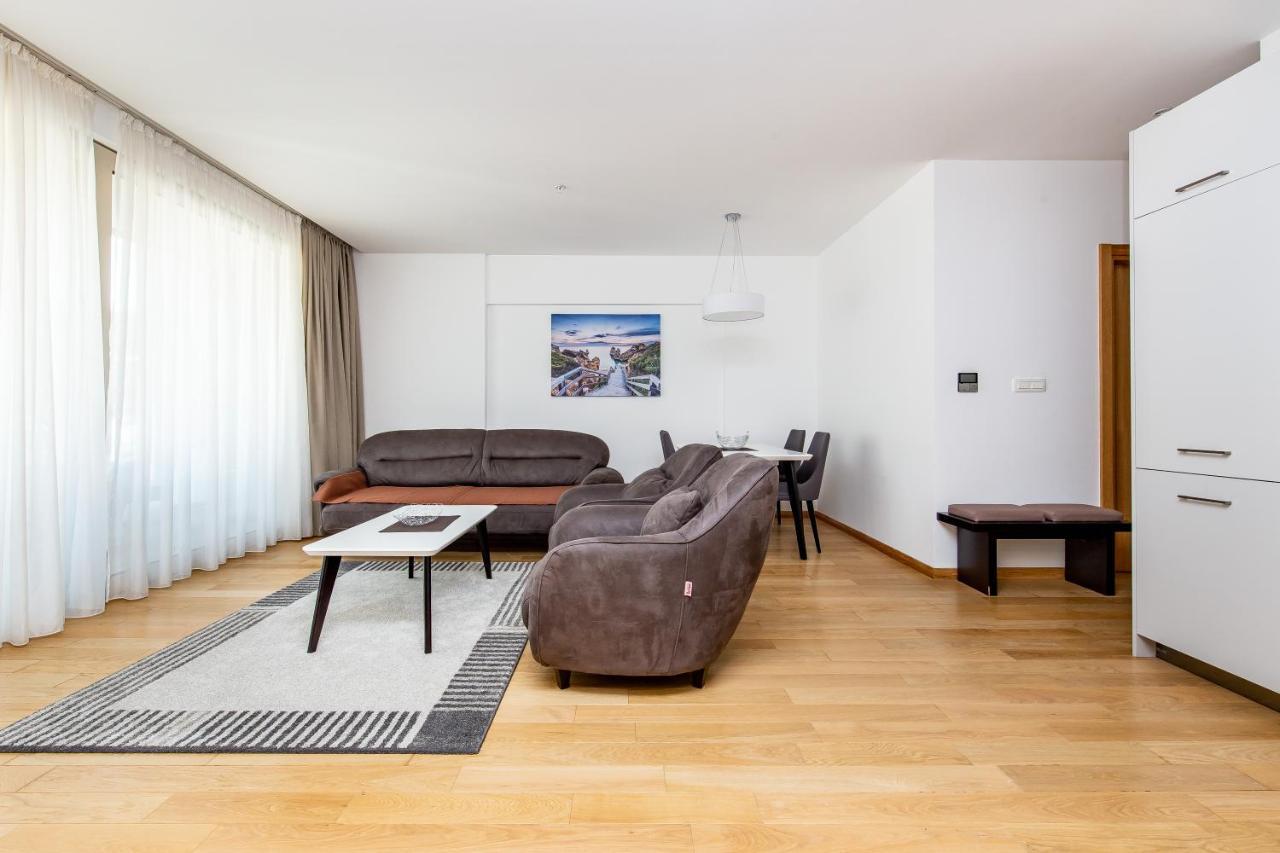בודווה Apartments Lora In Apart-Hotel מראה חיצוני תמונה