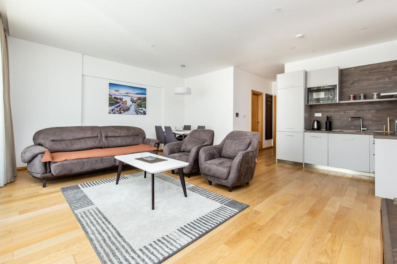 בודווה Apartments Lora In Apart-Hotel מראה חיצוני תמונה