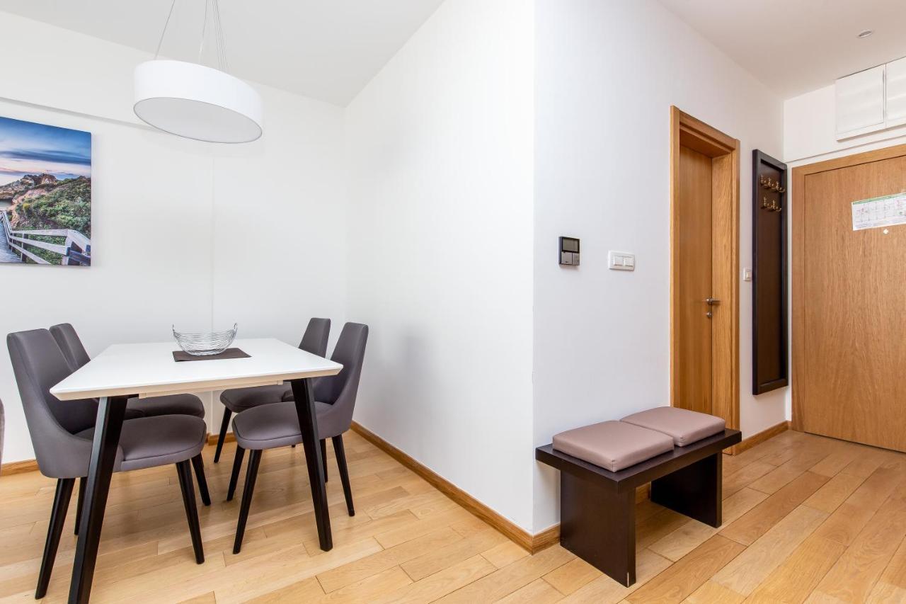 בודווה Apartments Lora In Apart-Hotel מראה חיצוני תמונה