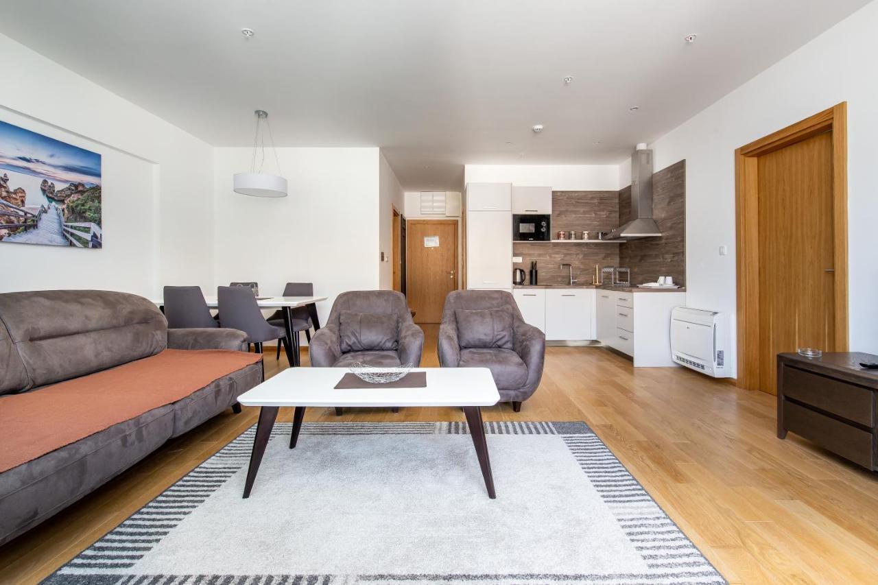 בודווה Apartments Lora In Apart-Hotel מראה חיצוני תמונה