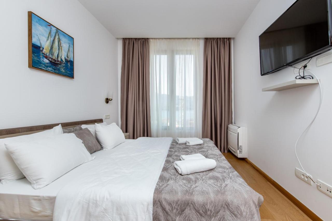 בודווה Apartments Lora In Apart-Hotel מראה חיצוני תמונה