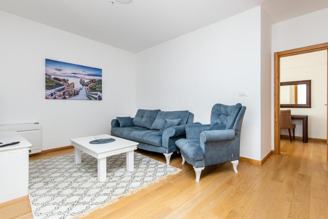 בודווה Apartments Lora In Apart-Hotel מראה חיצוני תמונה