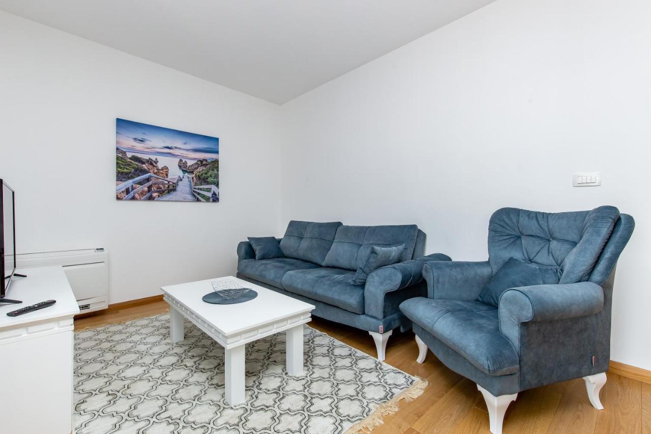 בודווה Apartments Lora In Apart-Hotel מראה חיצוני תמונה
