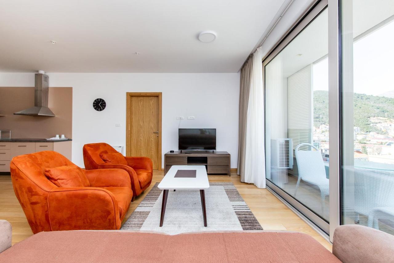בודווה Apartments Lora In Apart-Hotel מראה חיצוני תמונה
