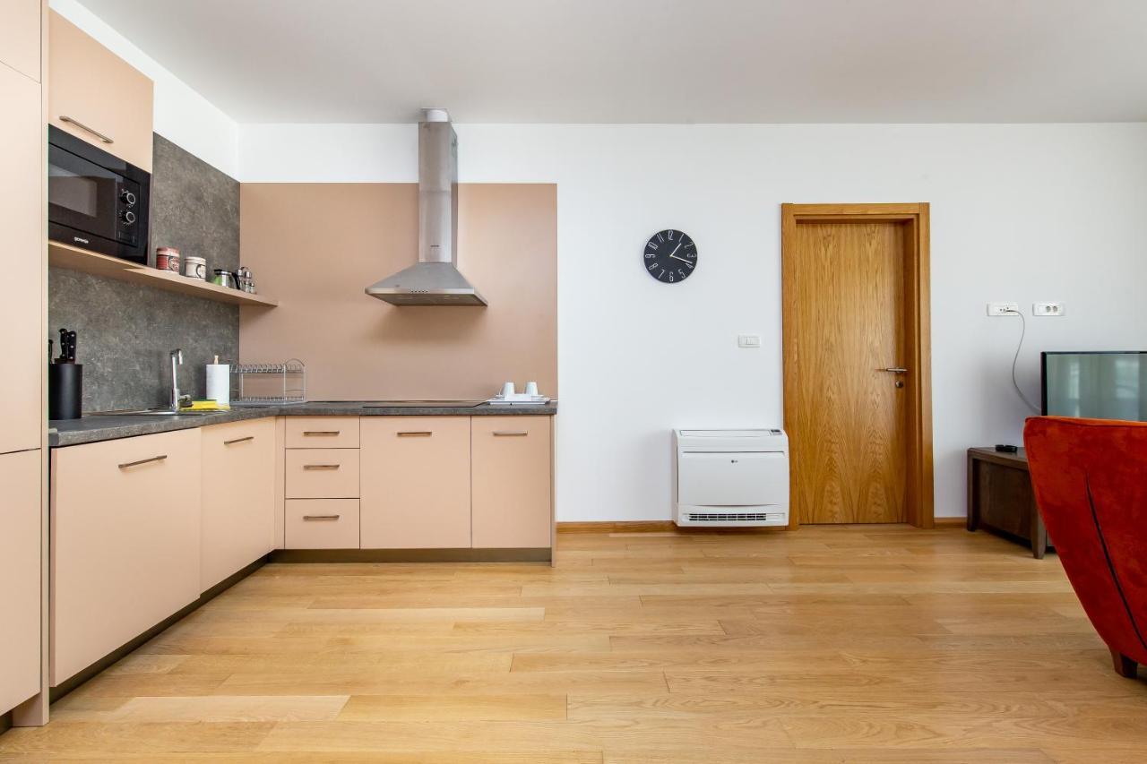 בודווה Apartments Lora In Apart-Hotel מראה חיצוני תמונה