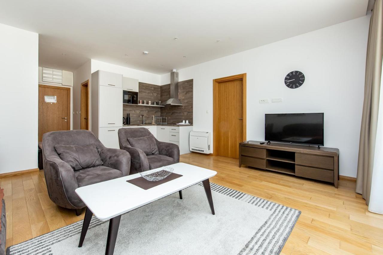בודווה Apartments Lora In Apart-Hotel מראה חיצוני תמונה