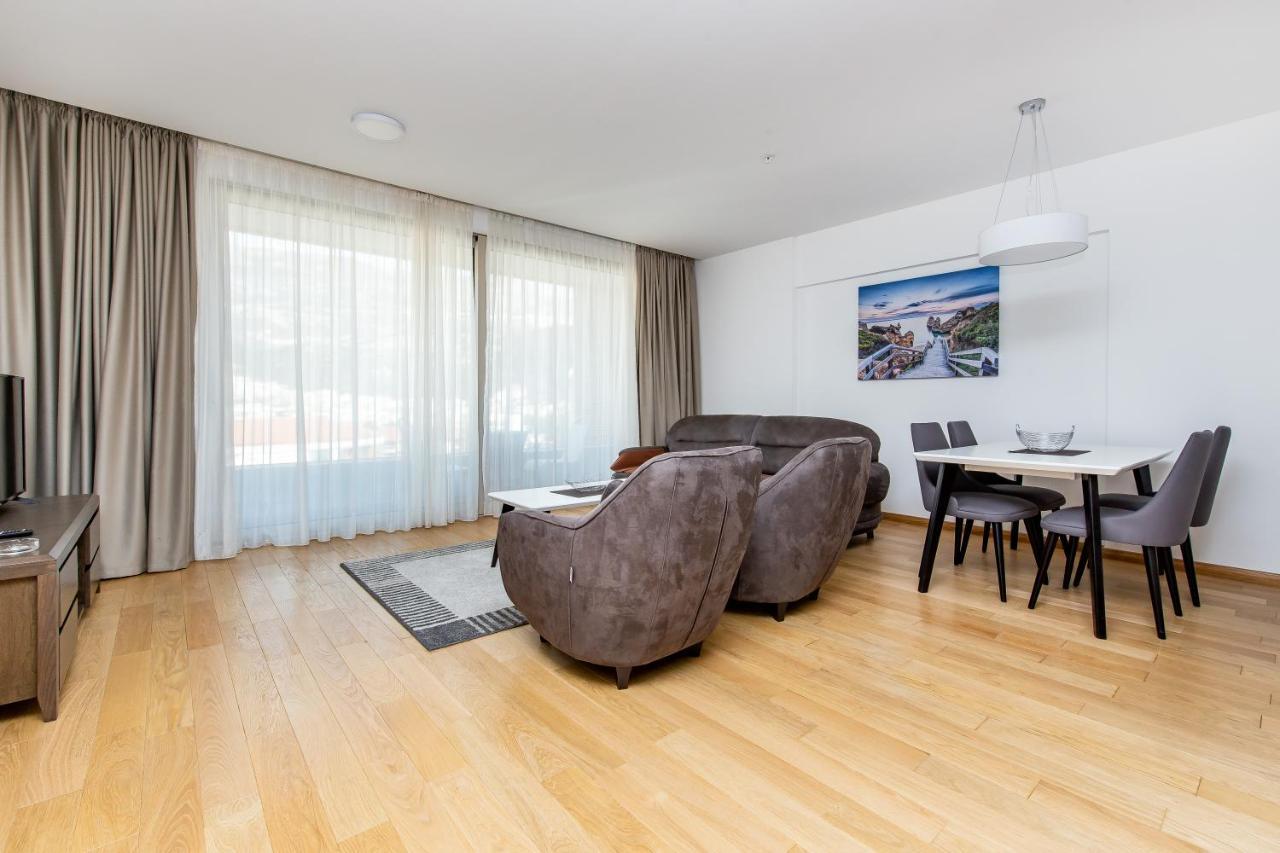 בודווה Apartments Lora In Apart-Hotel מראה חיצוני תמונה