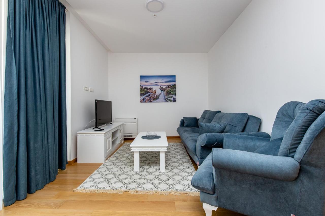 בודווה Apartments Lora In Apart-Hotel מראה חיצוני תמונה